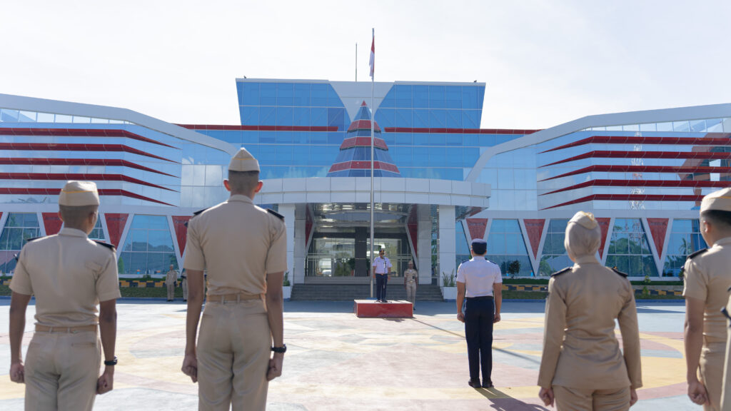 Apel Gabungan Sivitas Akademika Politeknik Penerbangan Jayapura Melaksanakan Apel Gabungan : Mengenang Taruna Putu Satria Ananda Rustika