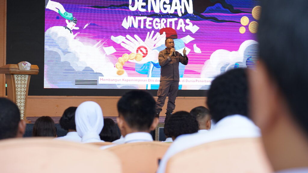 Kuliah Umum Role Model Pendidikan dan Budaya Anti Korupsi Memperkaya Wawasan Sivitas Akademika Politeknik Penerbangan Jayapura