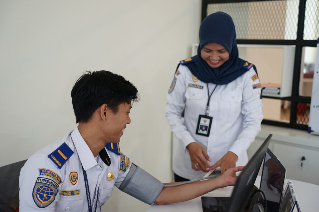 Peduli Kesehatan bersama Tim Unit Kesehatan Poliklinik Politeknik Penerbangan Jayapura