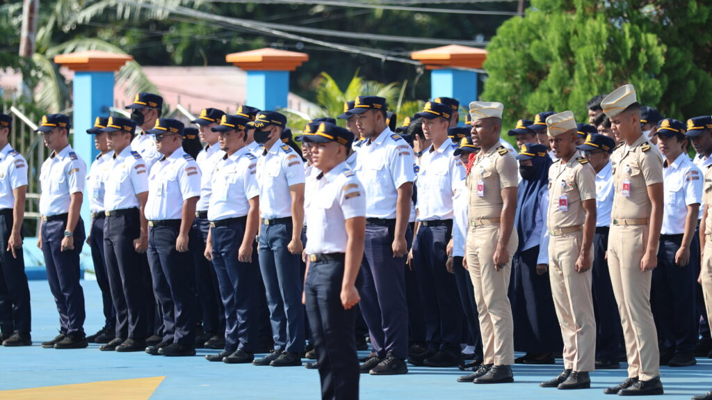 Direktur Poltekbang Jayapura Pimpin Upacara Bendera dengan Penuh Khidmat
